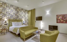 Villa Erizio, A Bucolic And Urban Break